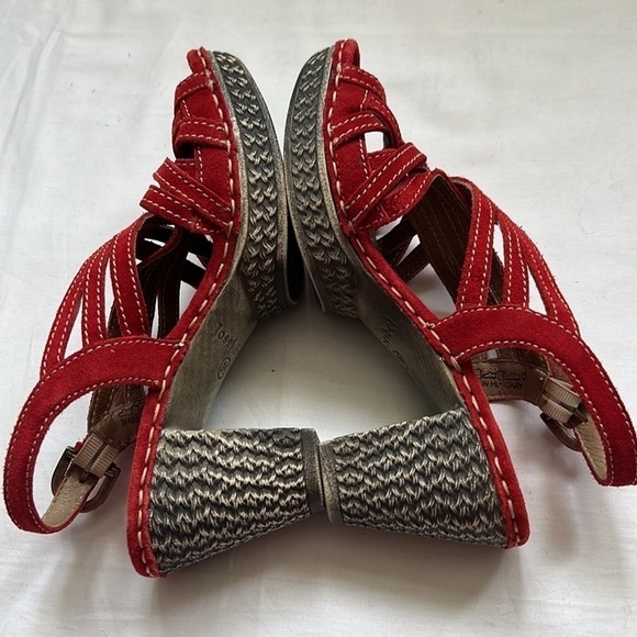 ⭐️JOSEF Seibel Red Strappy Suede Heels with Contrast Stitching⭐️ - Picture 5 of 7